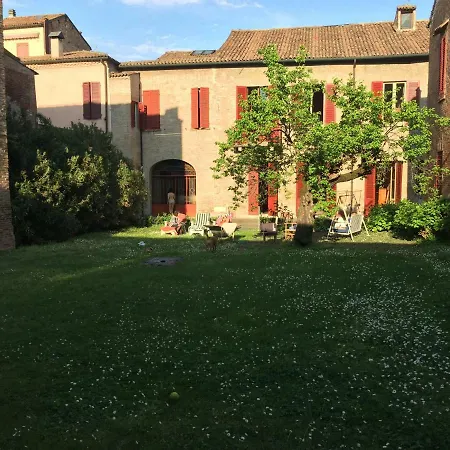 Homestay szállás Palazzo Sabbioni Del Conte Elegant In Old Monastery Center Ferrara